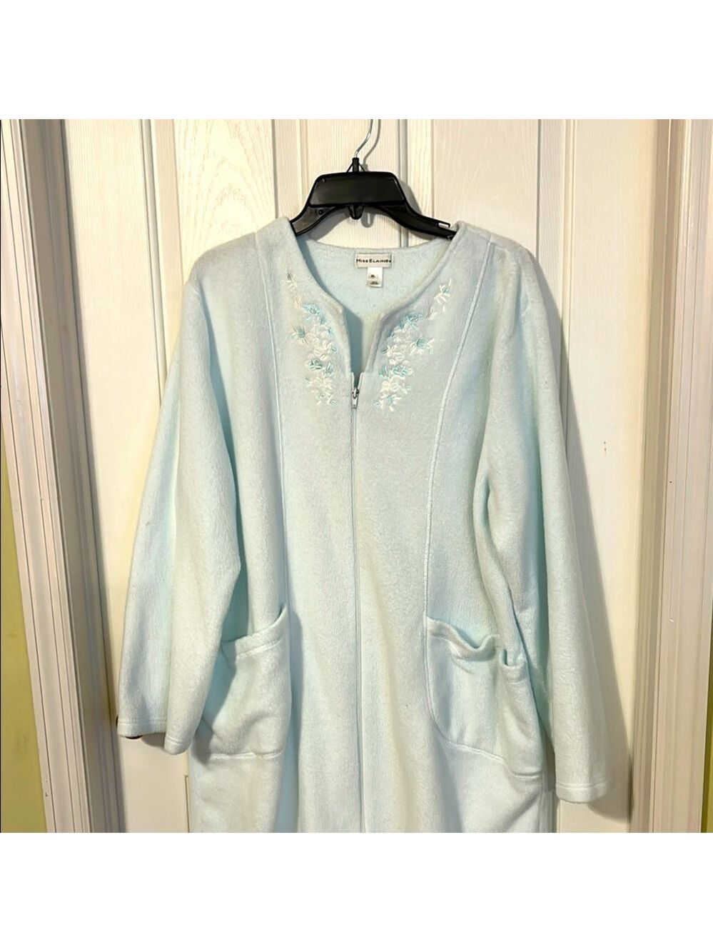 Miss Elaine vintage Blue Embroidered Zip-Up Robe. Size XL. Good condition